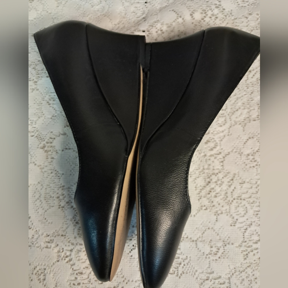 EUC Adrienne Vittadini Black Wedges